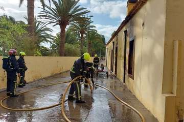  Enésimo incendio en el histórico inmueble de la Casa de la Condesa (Valle de Jinámar)/TA.